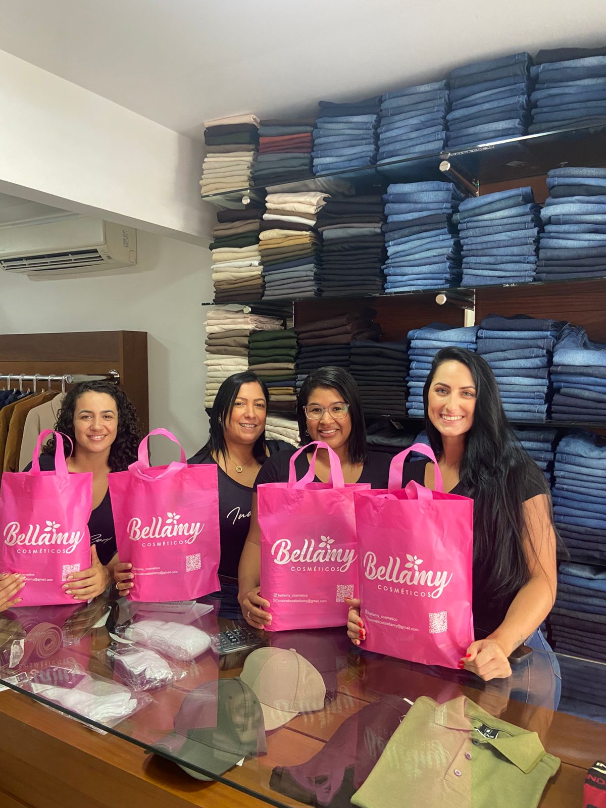 Clientes da P4 Distribuidora com produtos adquiridos
